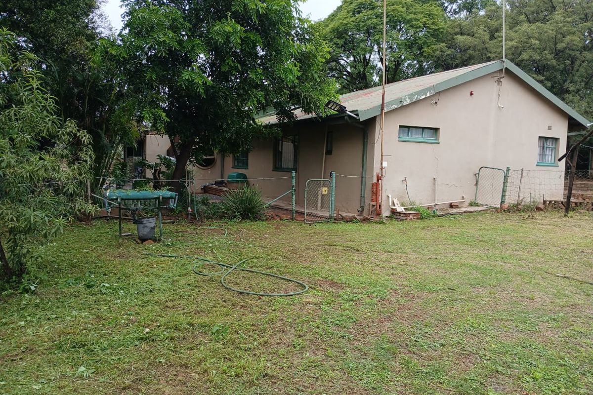 Live, Work & Farm – 8.56Ha Plot with House, Pool, Workshop & More – Vastfontein - Photo 3