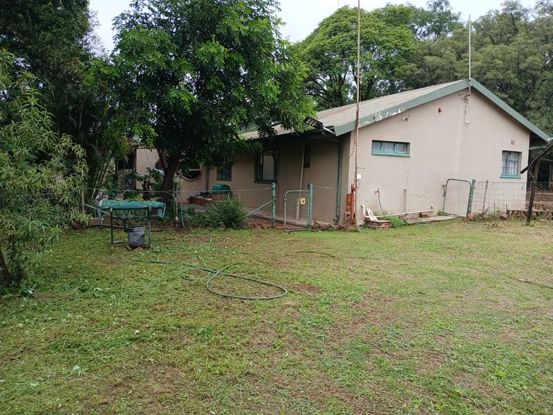 Live, Work & Farm – 8.56Ha Plot with House, Pool, Workshop & More – Vastfontein - Photo 3