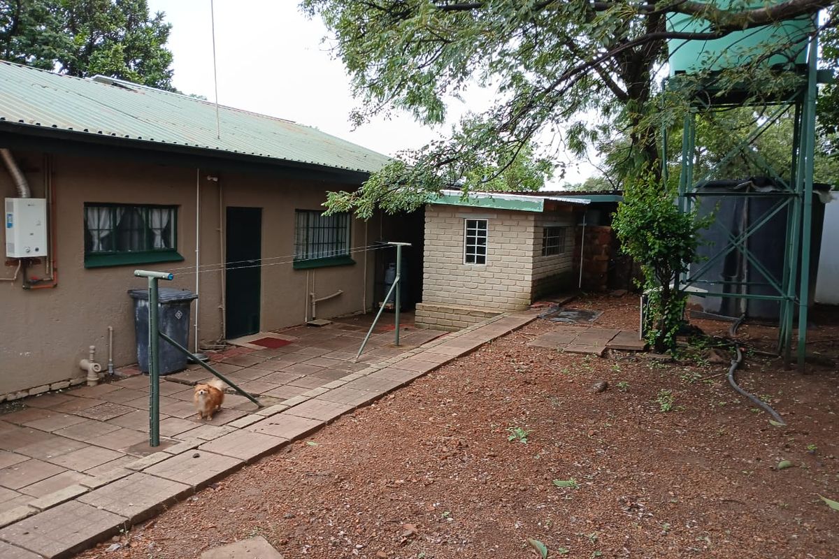 Live, Work & Farm – 8.56Ha Plot with House, Pool, Workshop & More – Vastfontein - Photo 5