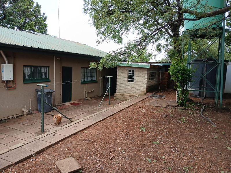 Live, Work & Farm – 8.56Ha Plot with House, Pool, Workshop & More – Vastfontein - Photo 5