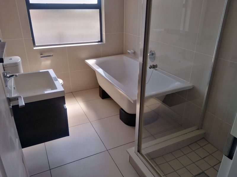 1 Bedroom Apartment / Flat for Sale in Fourways R699 000 - Photo 4