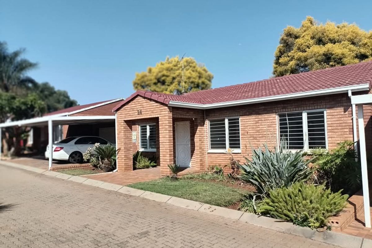 REDUCED*** FOR SALE: DIE HOEWES: R1 245M: TOWNHOUSE - Photo 2