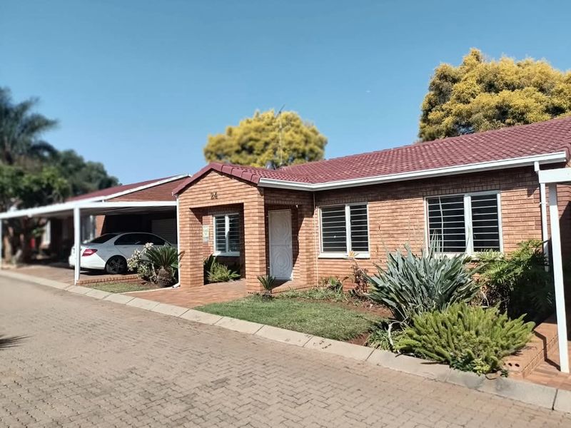 REDUCED*** FOR SALE: DIE HOEWES: R1 245M: TOWNHOUSE - Photo 2