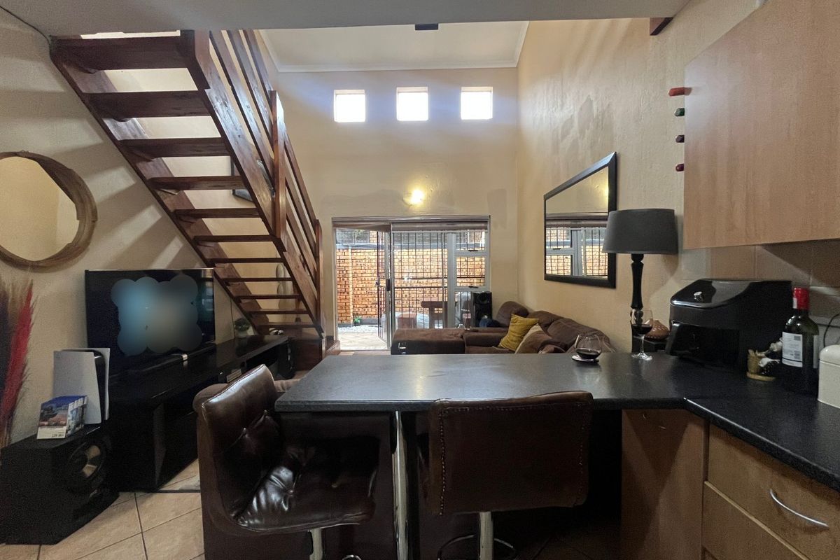 Charming Starter Family Home in Secure Honey Grove Complex - Photo 4