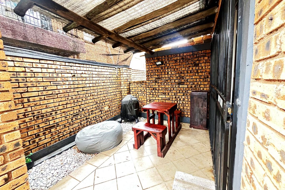 Charming Starter Family Home in Secure Honey Grove Complex - Photo 5