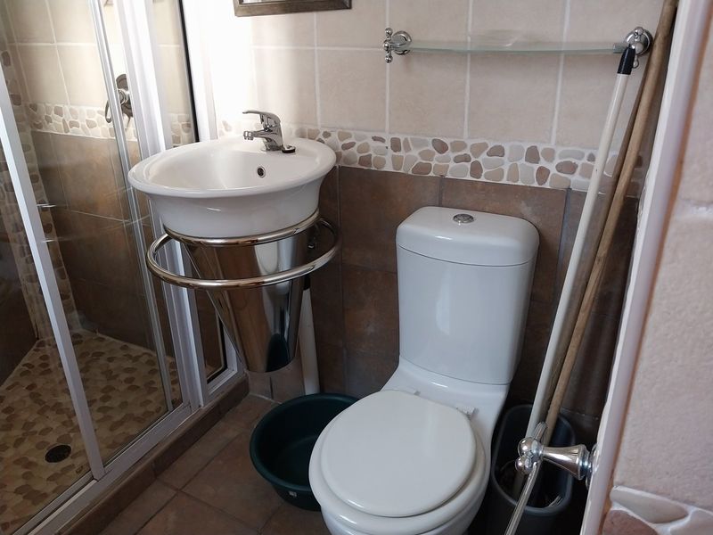 COZY 1 BEDROOM UNIT FOR SALE IN HIBBERDENE - Photo 10