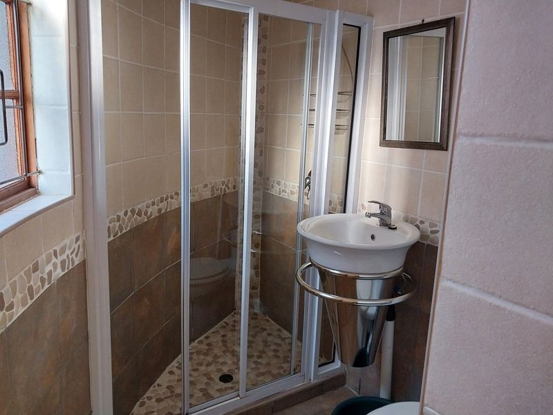 COZY 1 BEDROOM UNIT FOR SALE IN HIBBERDENE - Photo 9