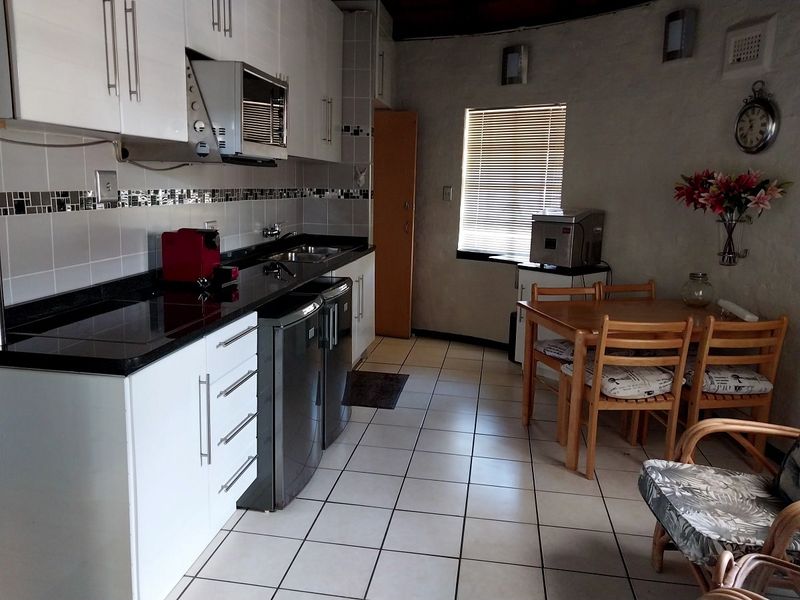 STUNNING ONE BEDROOM UNIT FOR SALE - Photo 10