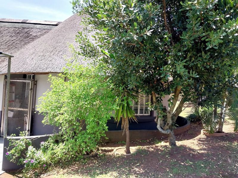 STUNNING ONE BEDROOM UNIT FOR SALE - Photo 5