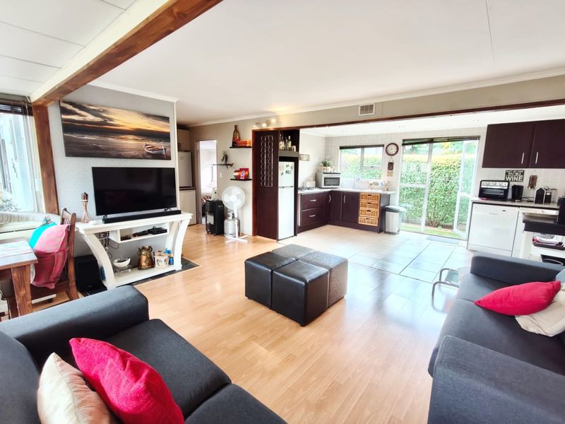 Serene Weekend Escape at the Vaal Dam - Photo 10