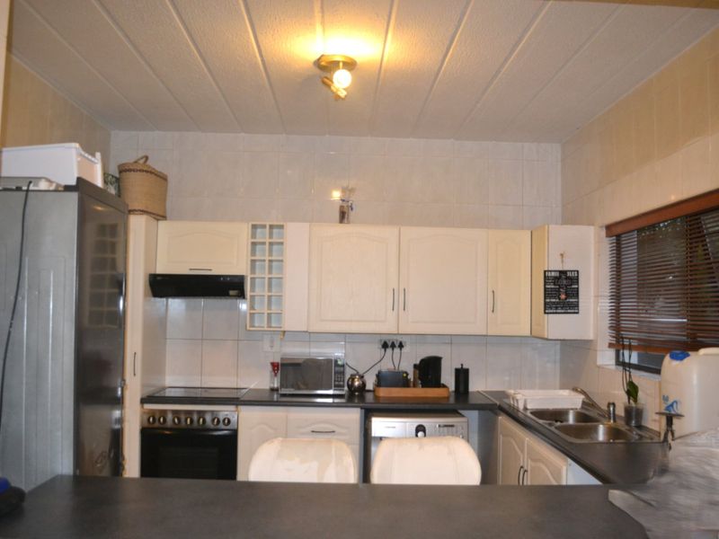 2 Bed 2 Bath Simplex with exclusive use garden  For Sale in Bryanston - Photo 10