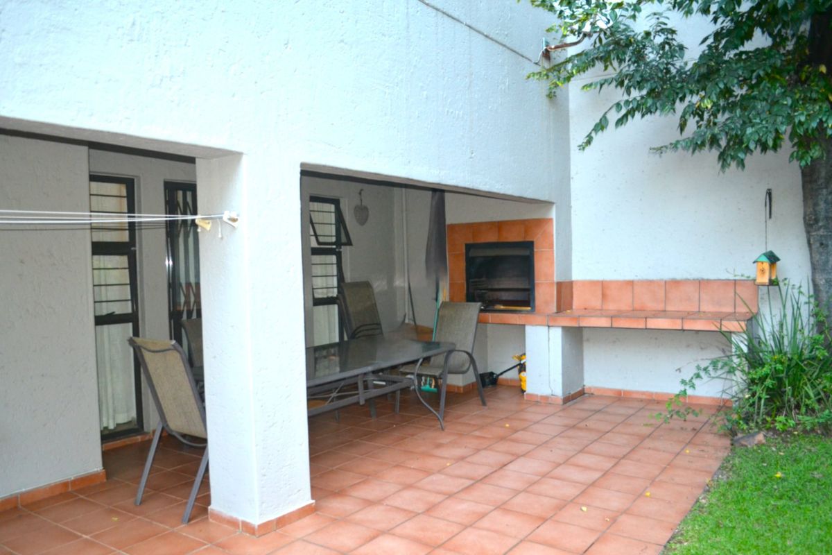 2 Bed 2 Bath Simplex with exclusive use garden  For Sale in Bryanston - Photo 5