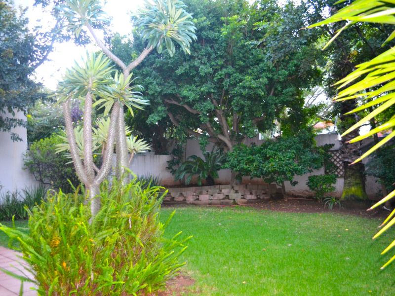 2 Bed 2 Bath Simplex with exclusive use garden  For Sale in Bryanston - Photo 3