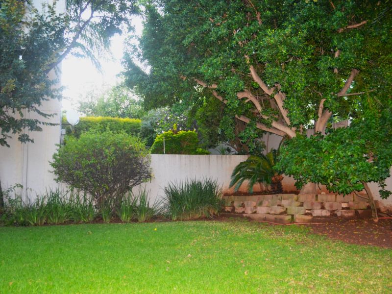 2 Bed 2 Bath Simplex with exclusive use garden  For Sale in Bryanston - Photo 1
