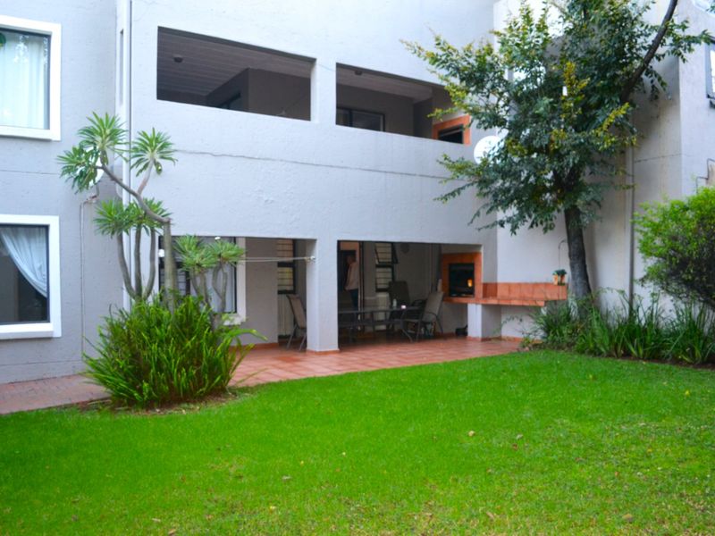 2 Bed 2 Bath Simplex with exclusive use garden  For Sale in Bryanston - Photo 4