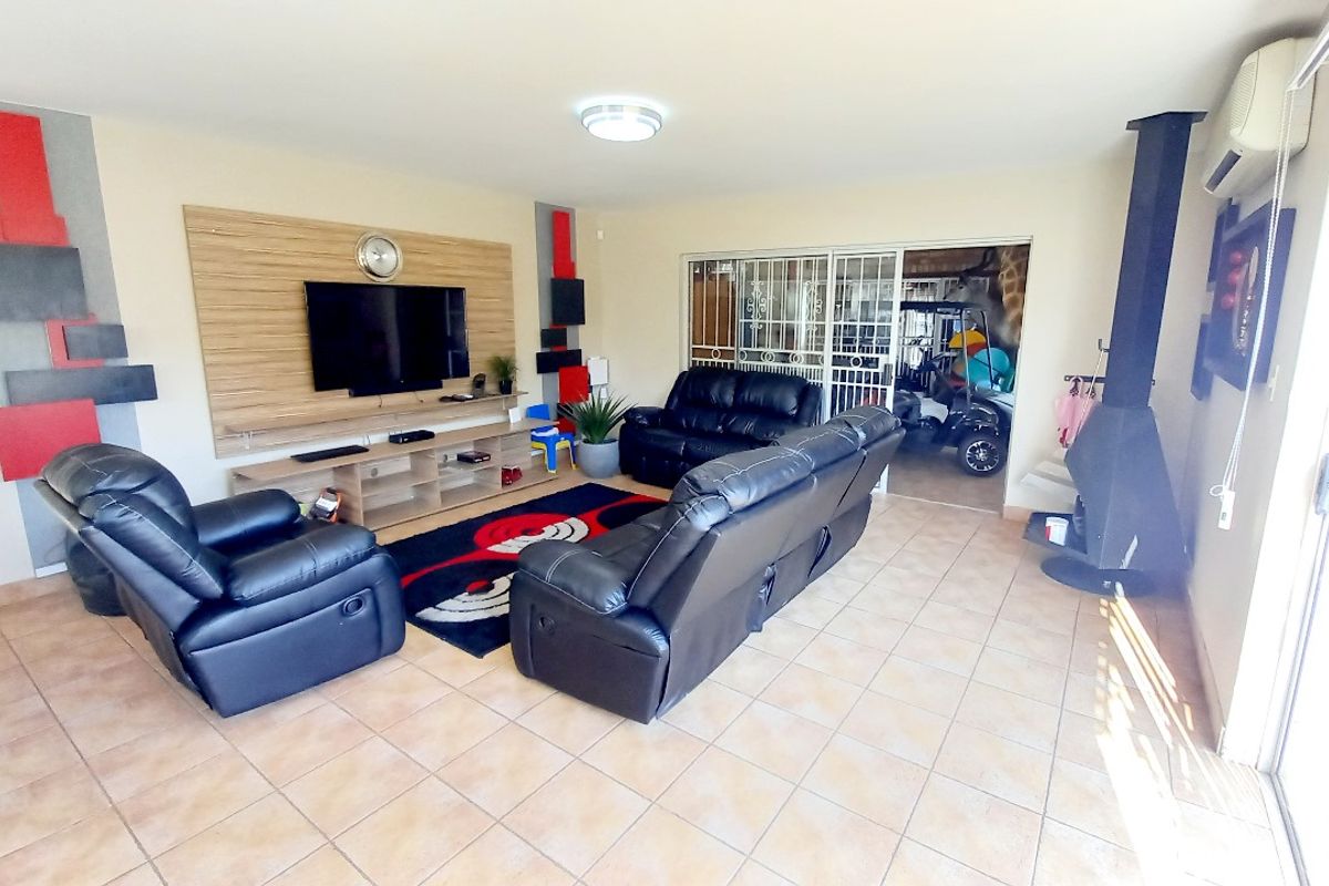 Spacious Family Home in Secure Vaal Dam Estate – Perfect for Entertainers! - Photo 2