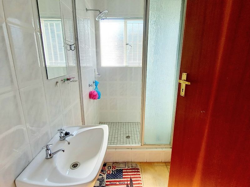 Spacious Family Home in Secure Vaal Dam Estate – Perfect for Entertainers! - Photo 7