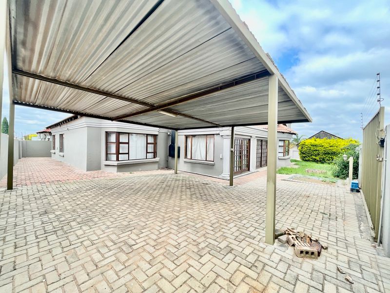 Great Habitat For A Big Family - Photo 4