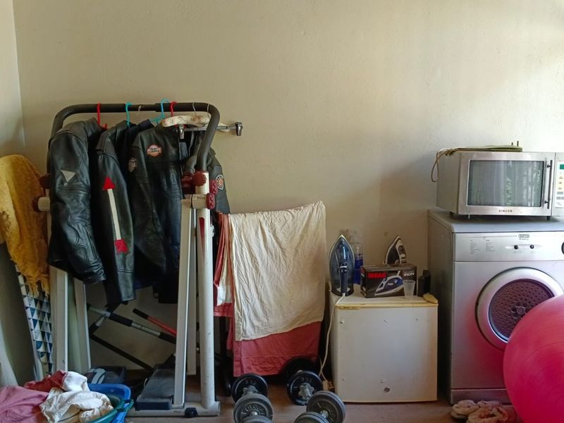 Spacious Family Retreat with Pool and Prime Features - Photo 10