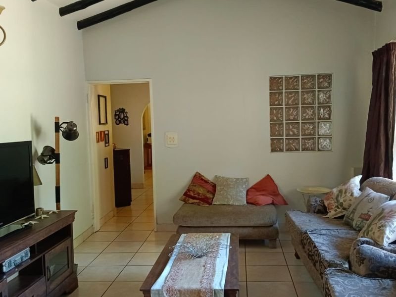 Spacious Family Retreat with Pool and Prime Features - Photo 9