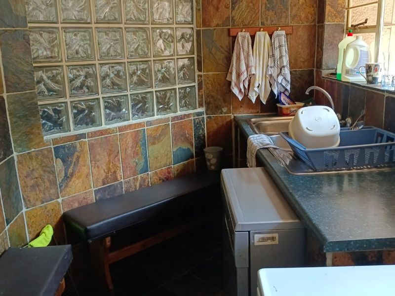 Spacious Family Retreat with Pool and Prime Features - Photo 7