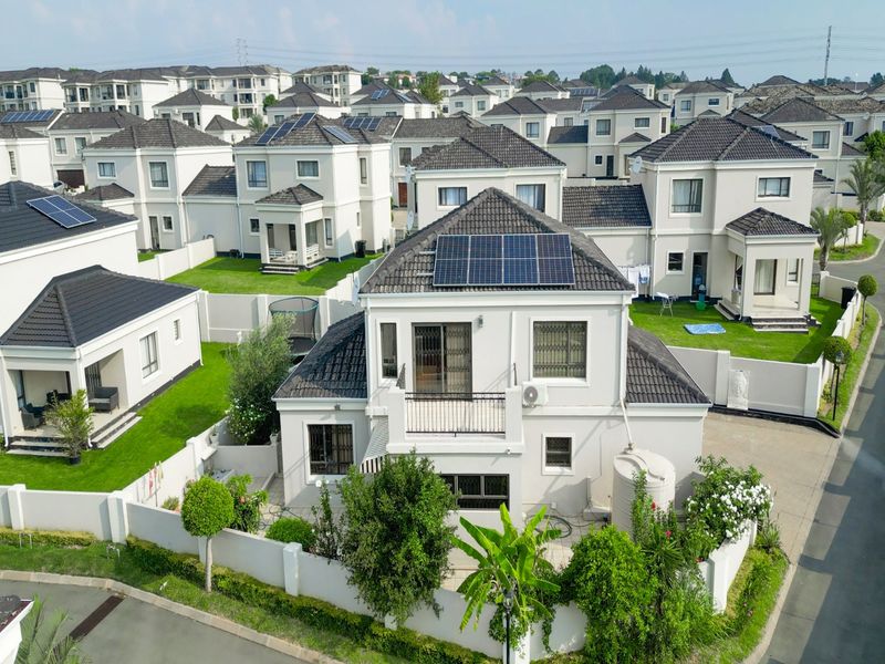 ONE AND ONLY UNIQUE HOME IN A SECURITY ESTATE  - Photo 4