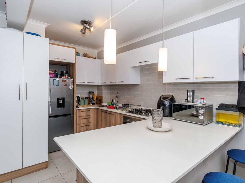 Your Tranquil Escape Awaits on Red Ivory Lane - Photo 5