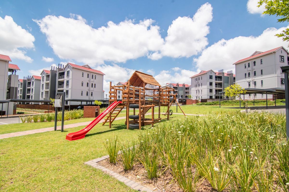 Your Tranquil Escape Awaits on Red Ivory Lane - Photo 3