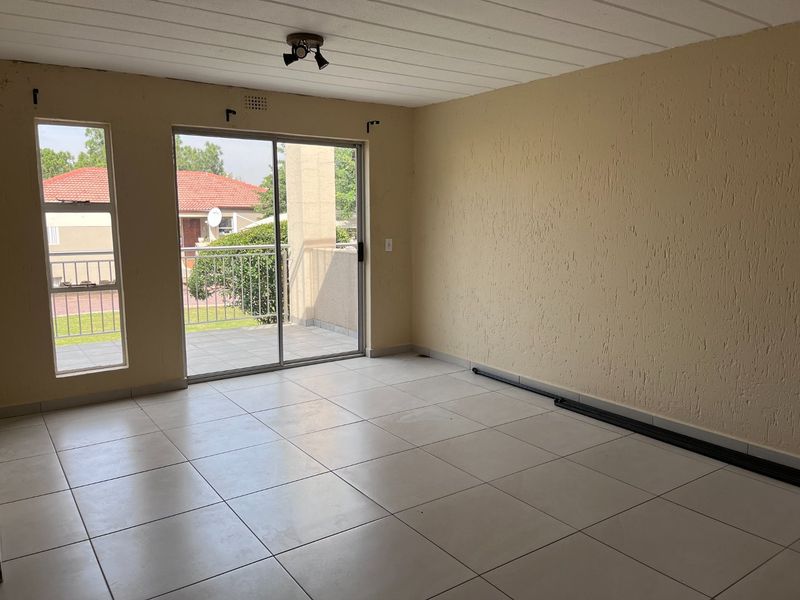 Modern apartment in a neat and well kept complex - Photo 6