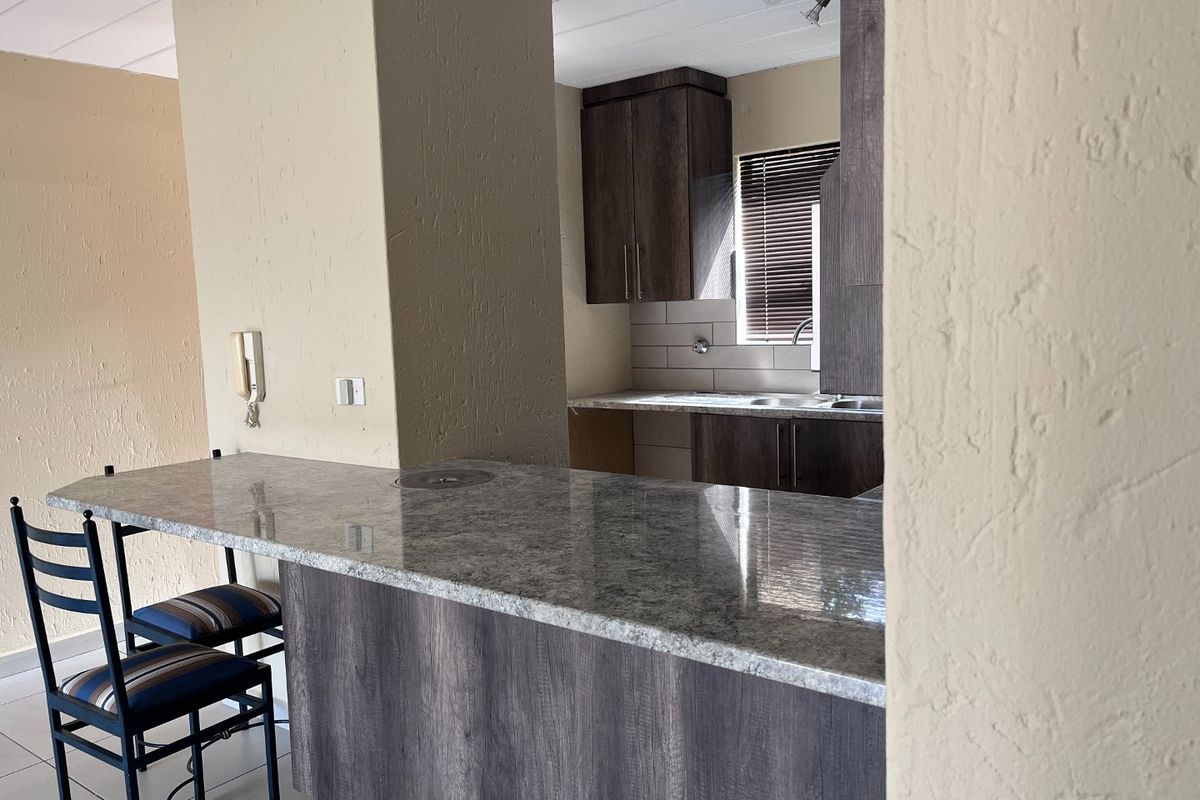 Modern apartment in a neat and well kept complex - Photo 4