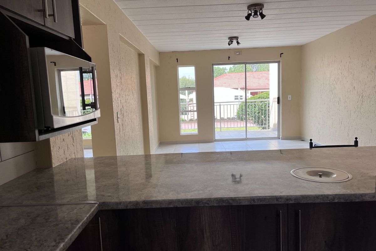 Modern apartment in a neat and well kept complex - Photo 5