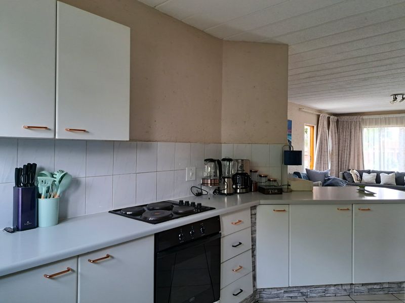 2 Bedroom Lock-up-and-go 1st floor property - with AirBnb options  - Photo 8