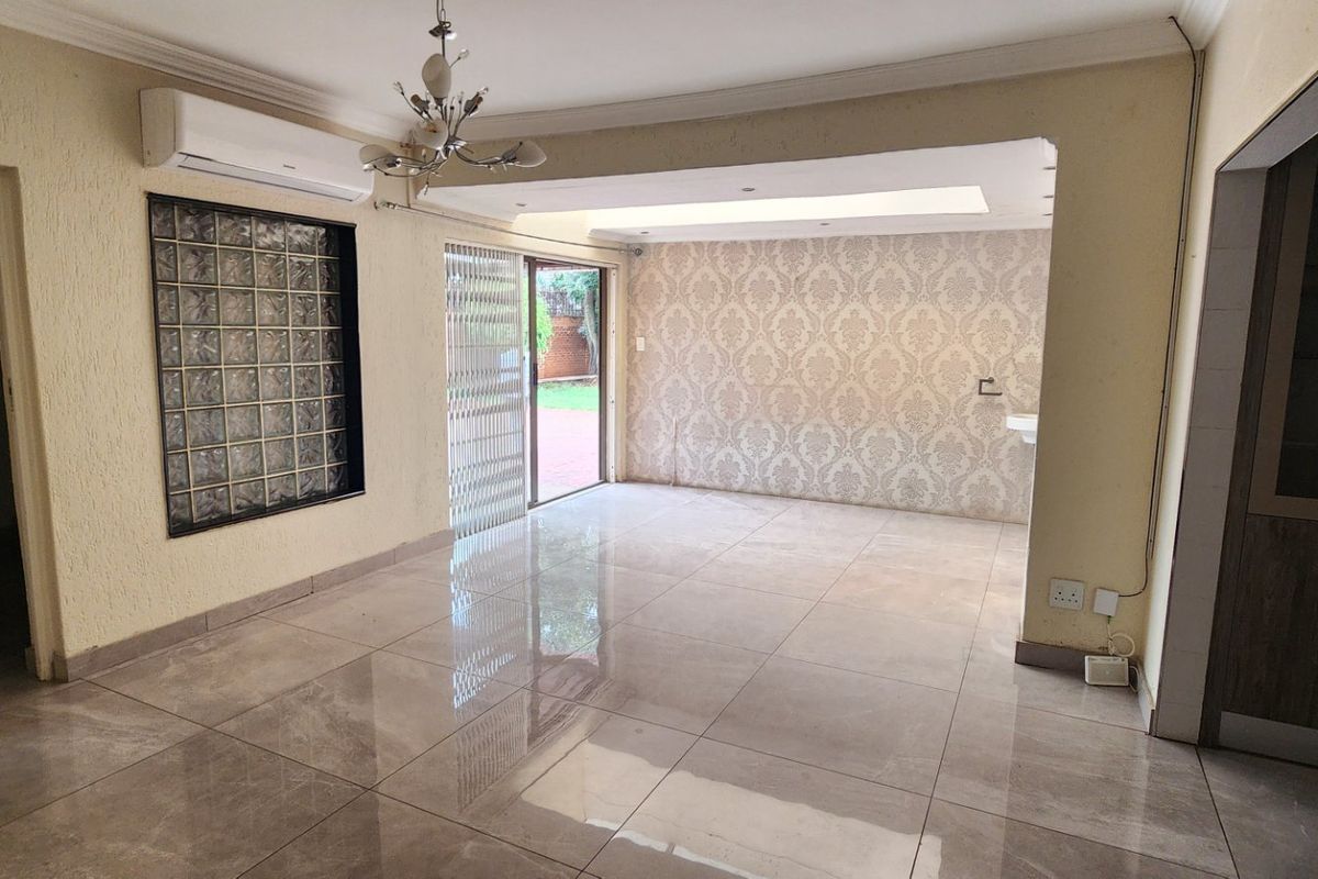 Modern 5-Bedroom House for Rent in Erasmia - Photo 4