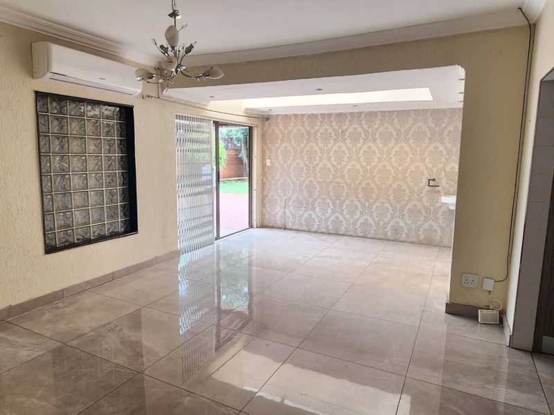 Modern 5-Bedroom House for Rent in Erasmia - Photo 4