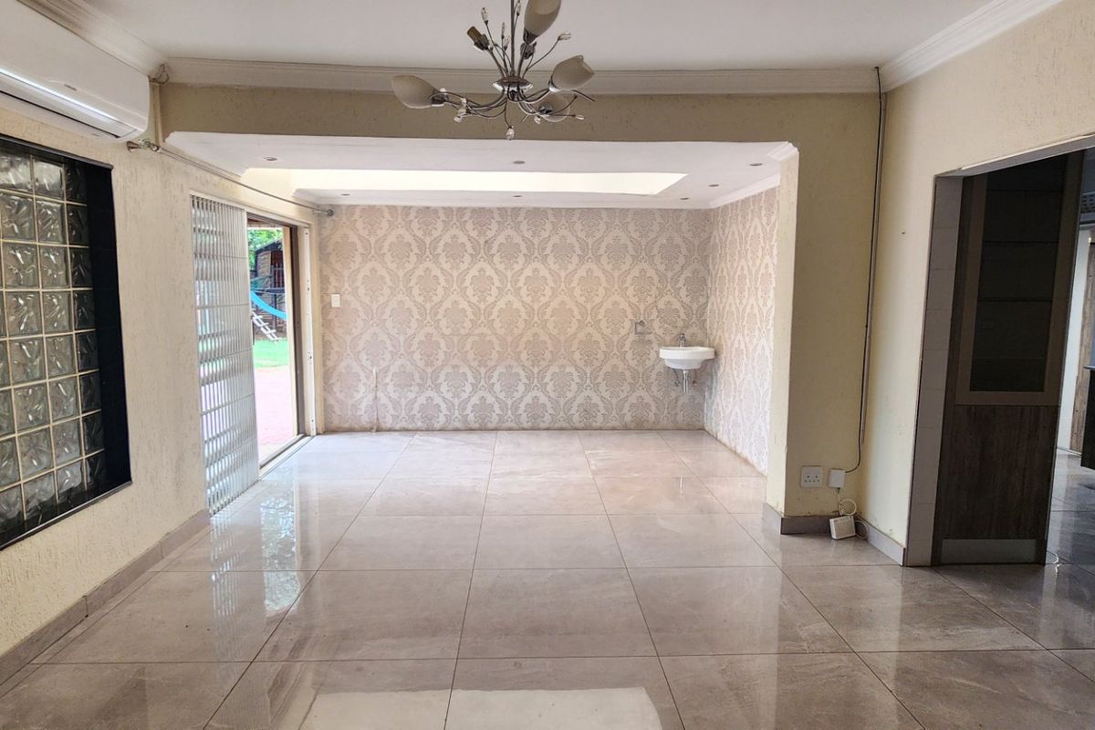Modern 5-Bedroom House for Rent in Erasmia - Photo 5
