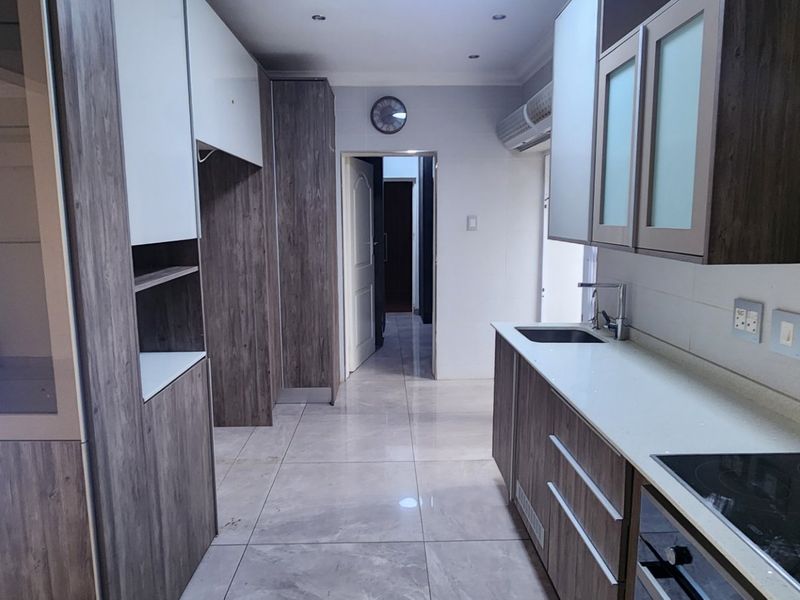 Modern 5-Bedroom House for Rent in Erasmia - Photo 10