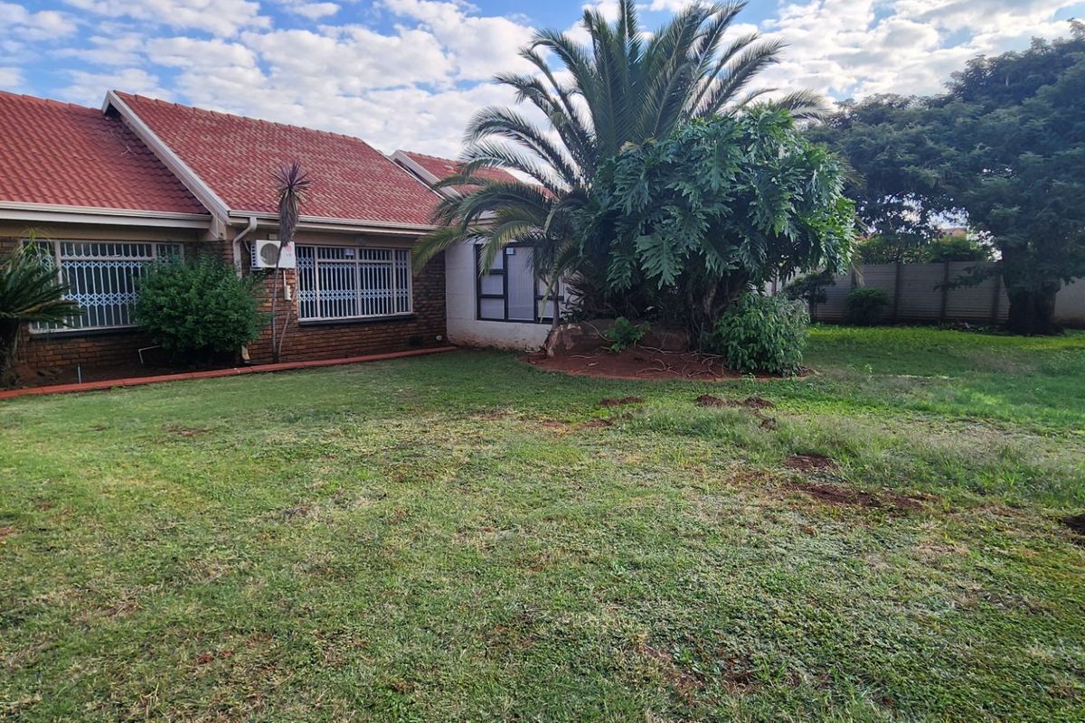 Modern 5-Bedroom Family Home for Sale in Erasmia - Christoburg - Photo 2