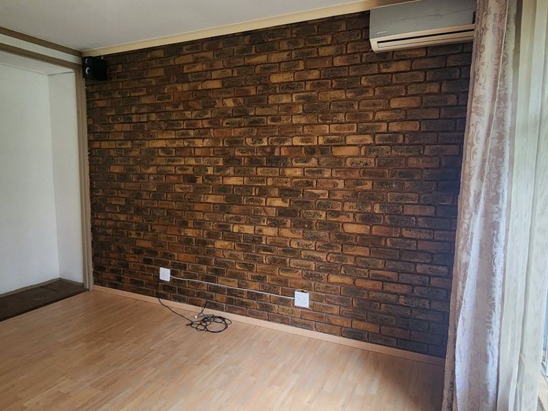 Modern 5-Bedroom Family Home for Sale in Erasmia - Christoburg - Photo 10