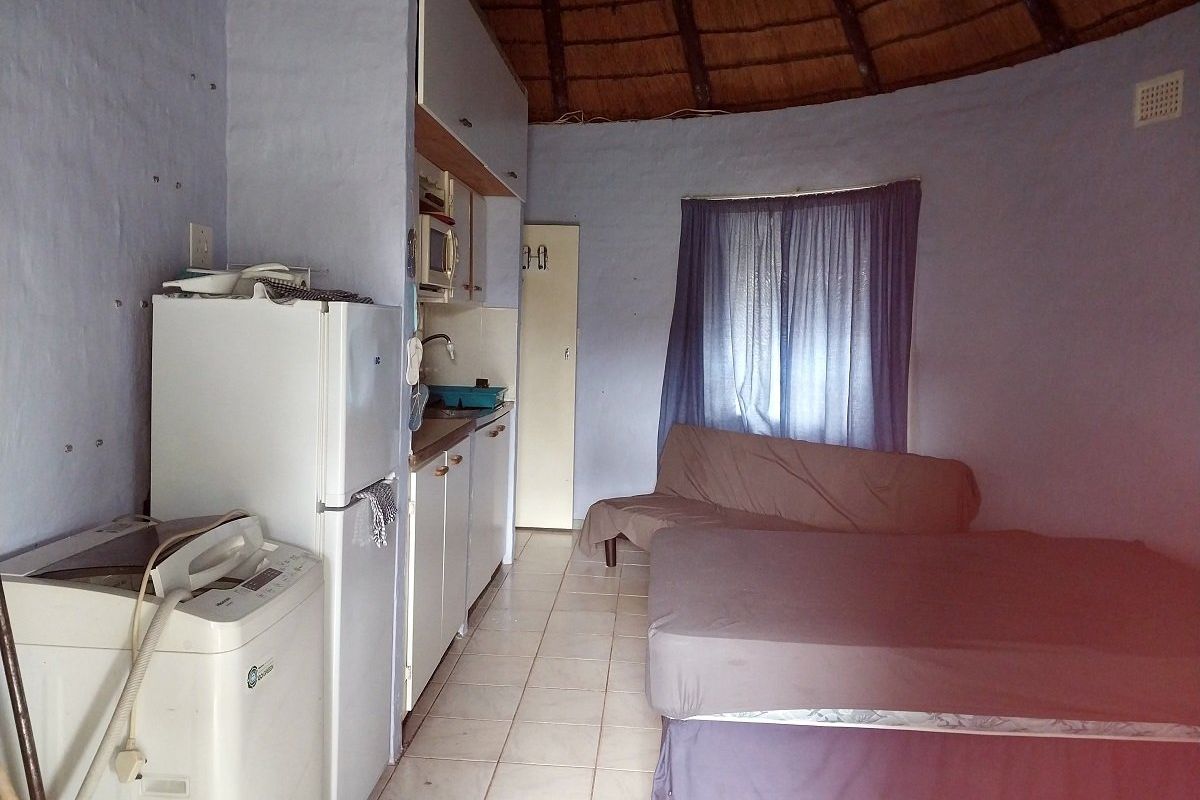 ONE BEDROOM UNIT FOR SALE - Photo 3