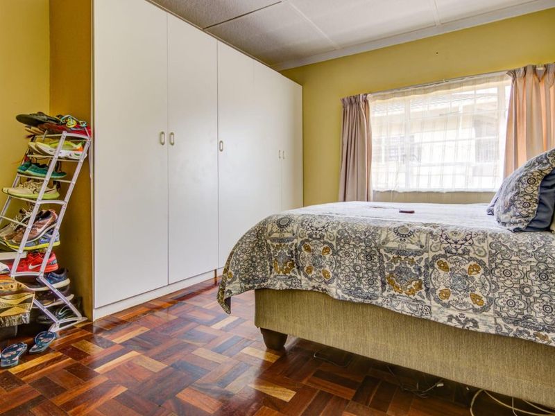 3 Family Home plus Great Flat Potential - Photo 9