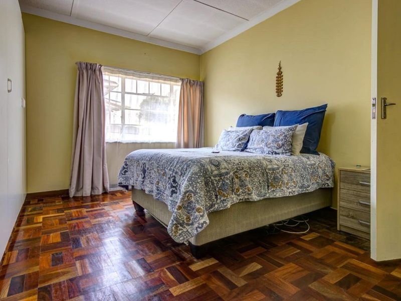 3 Family Home plus Great Flat Potential - Photo 8