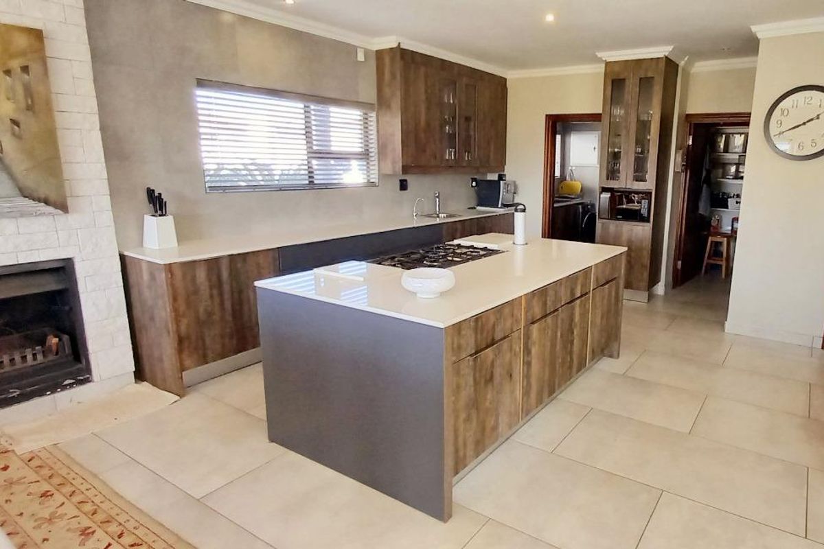 Exquisite Lakeside Living at Its Finest - Photo 4