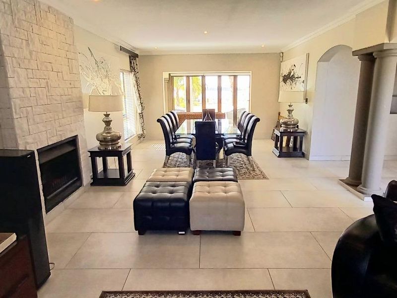 Exquisite Lakeside Living at Its Finest - Photo 9