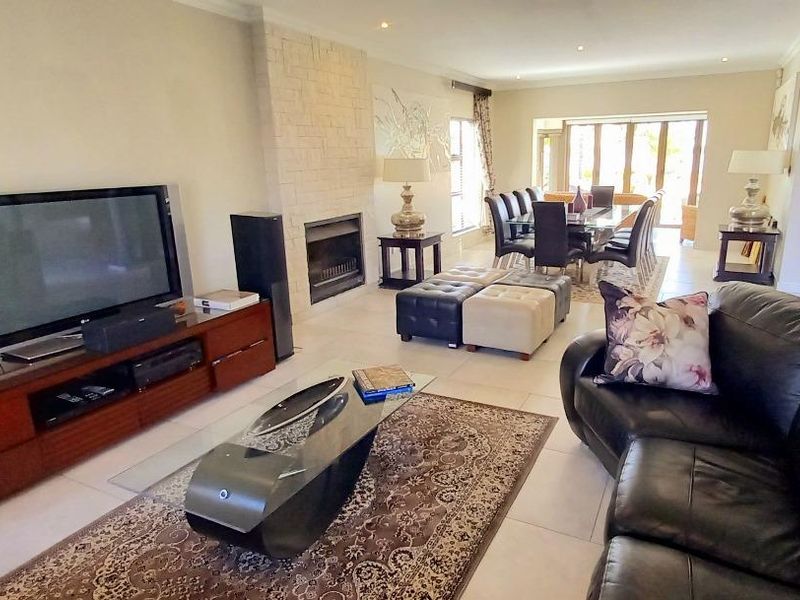 Exquisite Lakeside Living at Its Finest - Photo 10