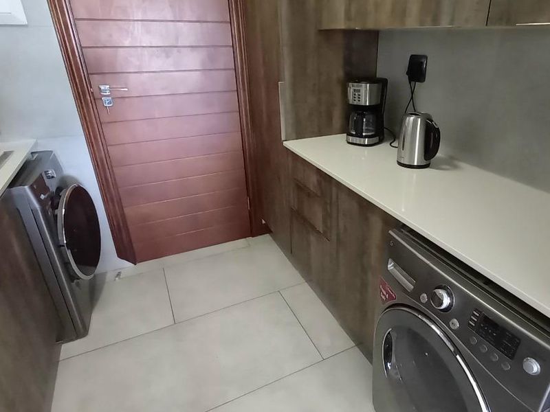 Exquisite Lakeside Living at Its Finest - Photo 7