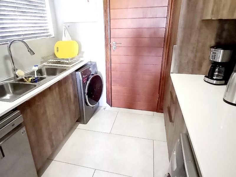 Exquisite Lakeside Living at Its Finest - Photo 6