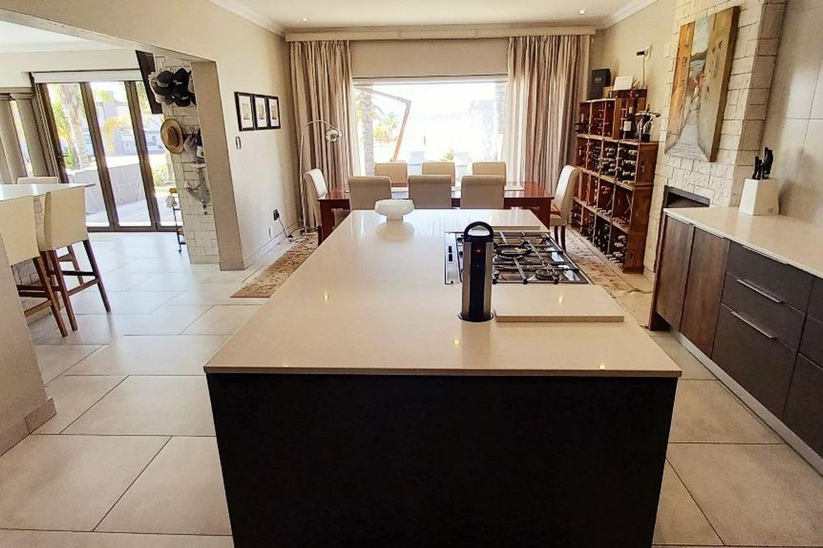 Exquisite Lakeside Living at Its Finest - Photo 5