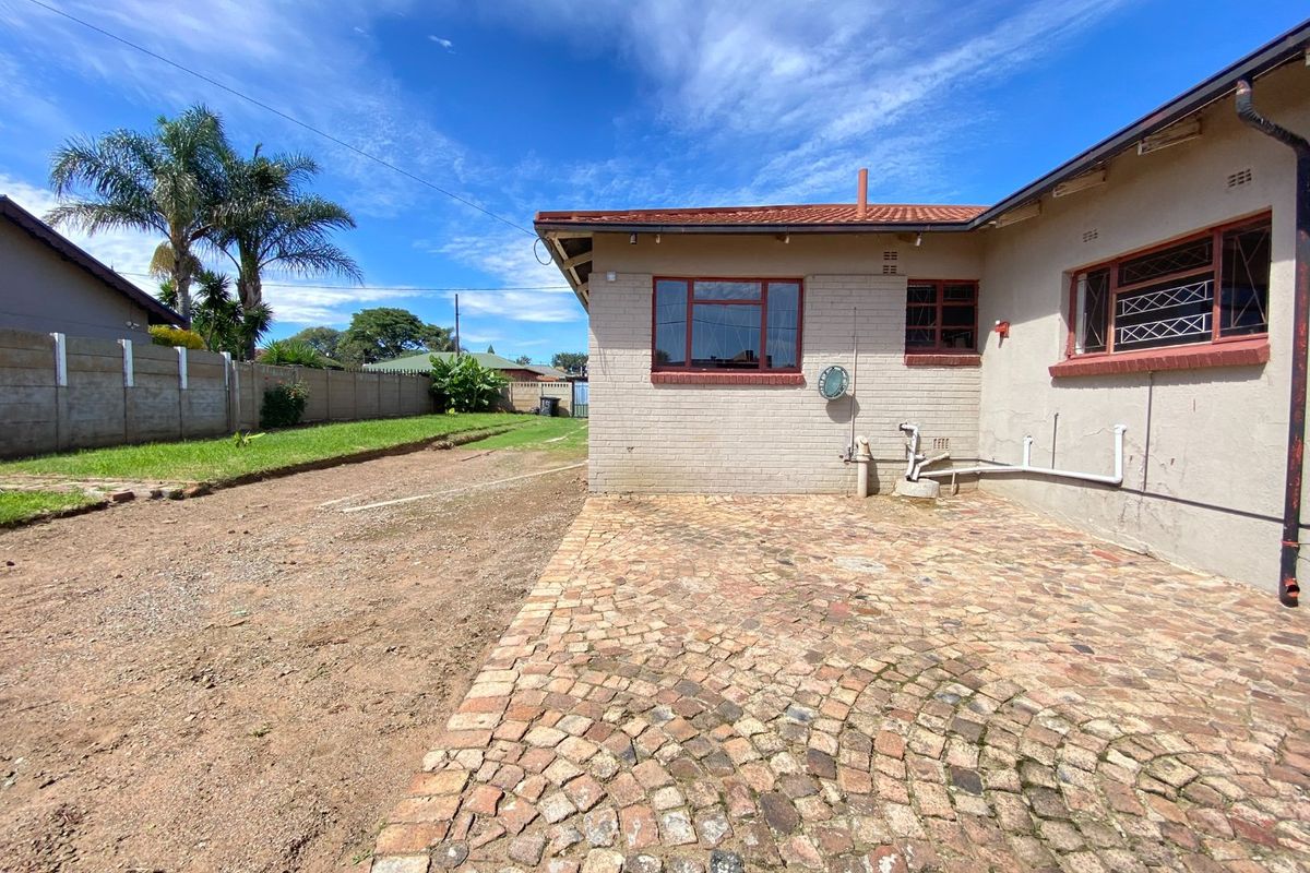 House with plenty to offer for sale - Photo 5