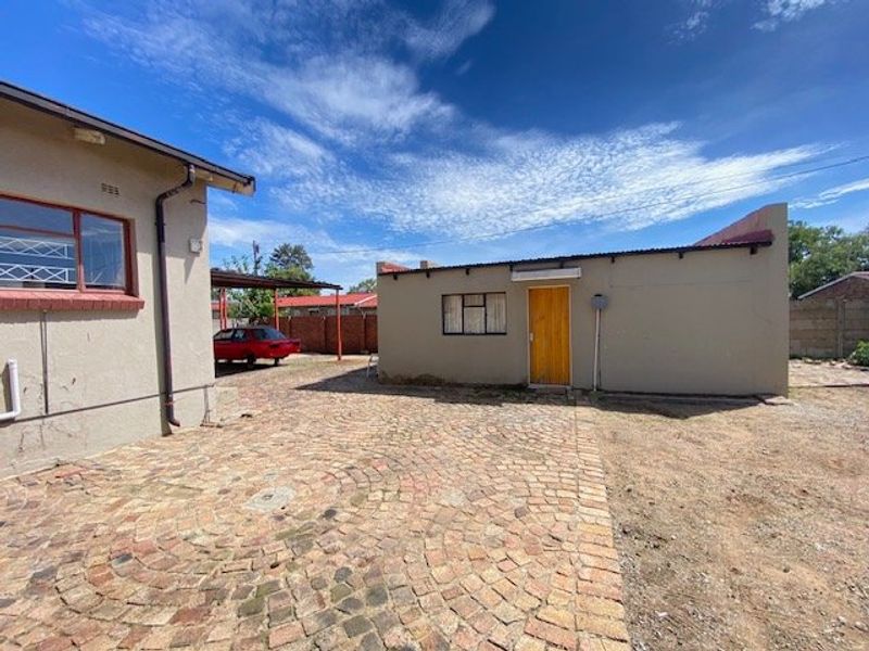 House with plenty to offer for sale - Photo 4