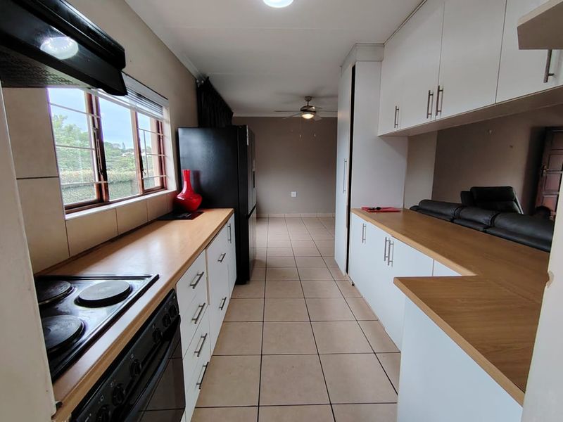 Cosy 3-Bedroom Townhouse For Sale In Secure Margate Complex - Photo 10